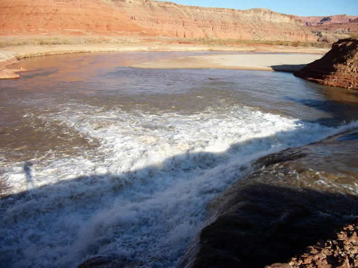 Solar powered inflatable crosses Lake Powell